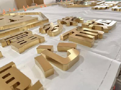 新化拉丝不锈钢字的特点。