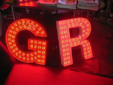 新化LED发光字常见的安装误区。