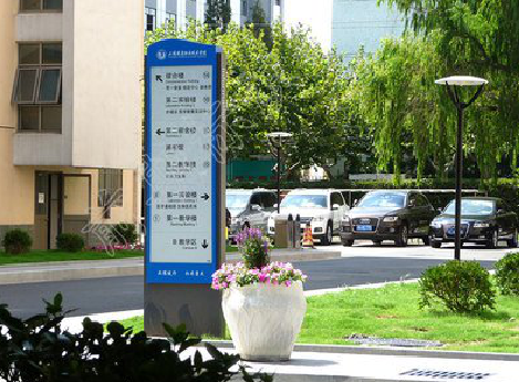 新化哪些因素影响宣传栏的制作？